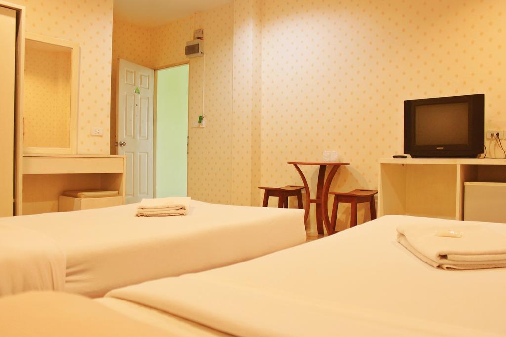 Be Fine Guesthouse Phuket Room photo