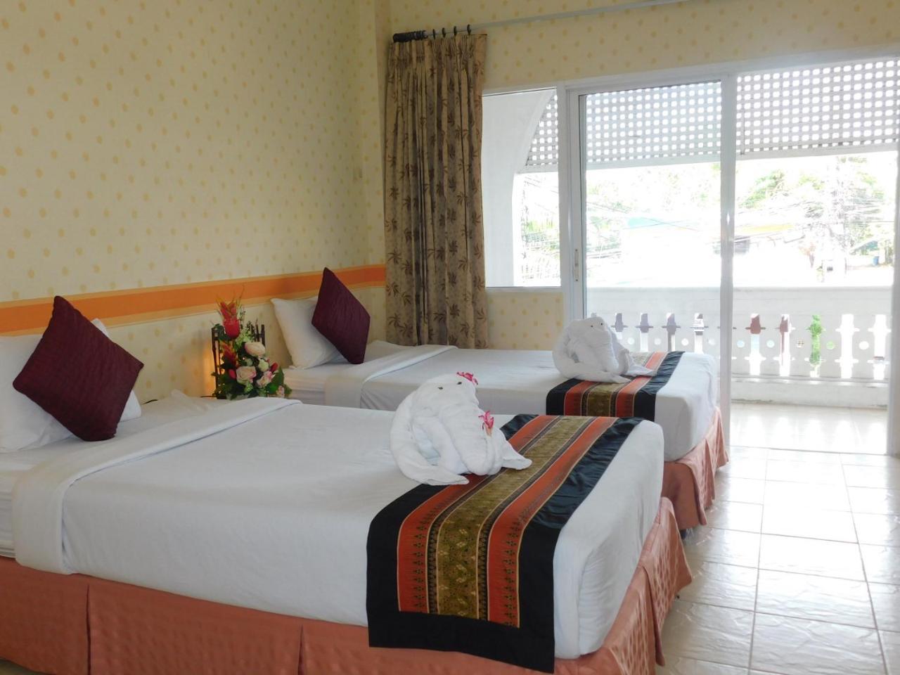 Be Fine Guesthouse Phuket Exterior photo