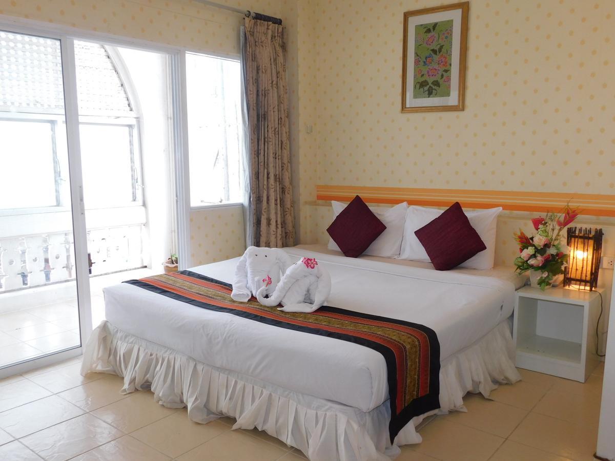 Be Fine Guesthouse Phuket Exterior photo